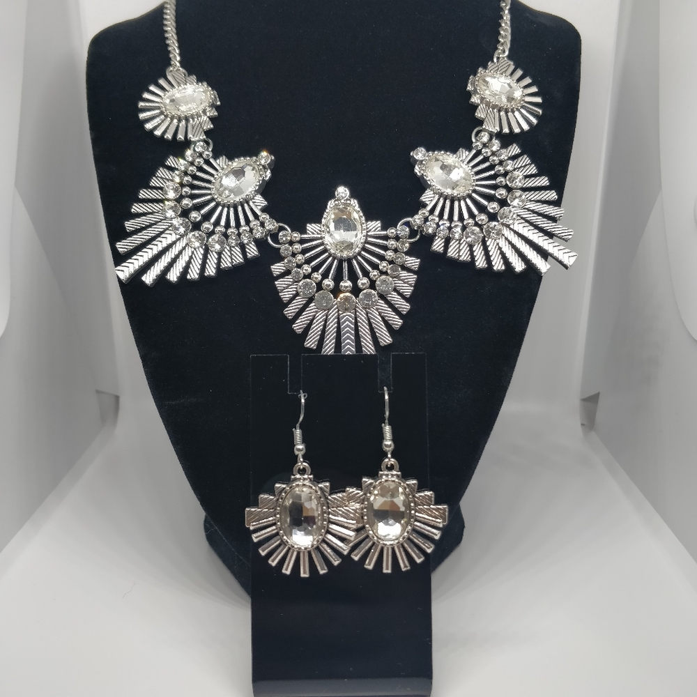 Necklace Earring Set Bib Statement Costume Glam Silver Tone